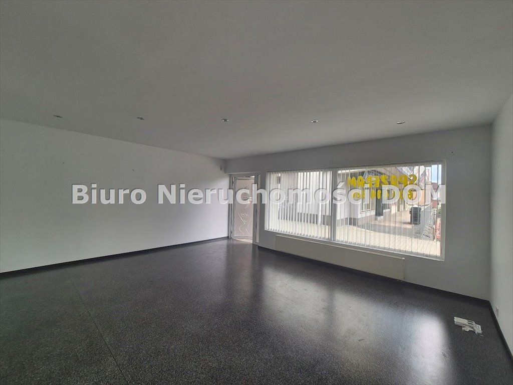 Lokal usługowy po remoncie, witryny, parking, 69 m² Częstochowa, Tysiąclecie  65m2 Foto 1