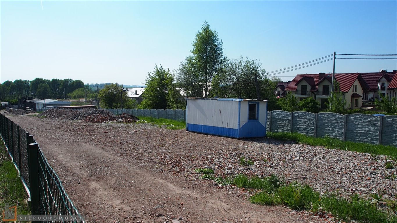 Działka z budynkiem usługowym w Bibicach – 11 arów, świetna lokalizacja Bibice  1 100m2 Foto 1