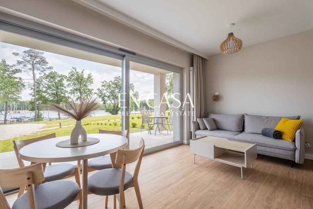 Nowoczesny apartament nad jeziorem z tarasem i widokiem Pierkunowo  35m2 Foto 1
