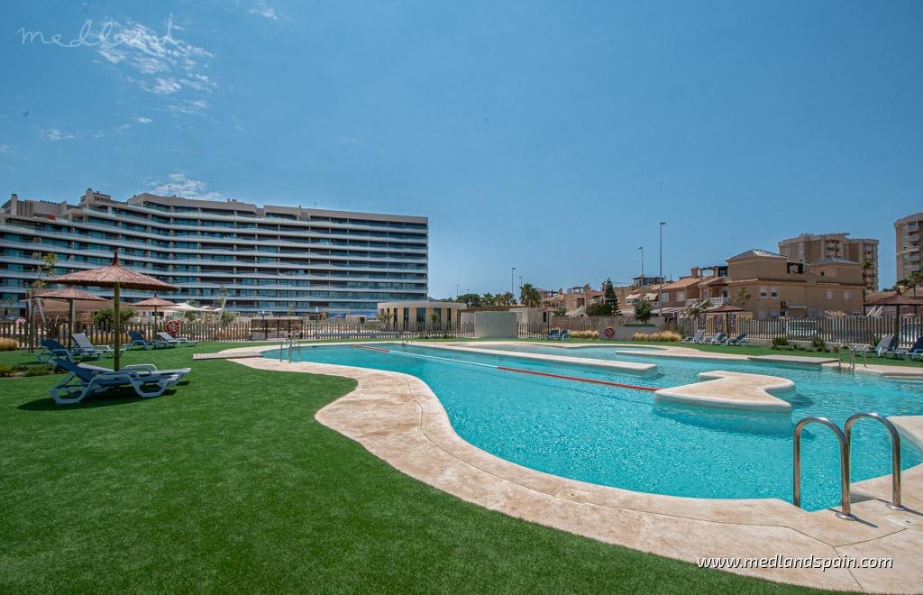 Mieszkanie trzypokojowe na sprzedaż Hiszpania, La Manga Del Mar Menor  103m2 Foto 1