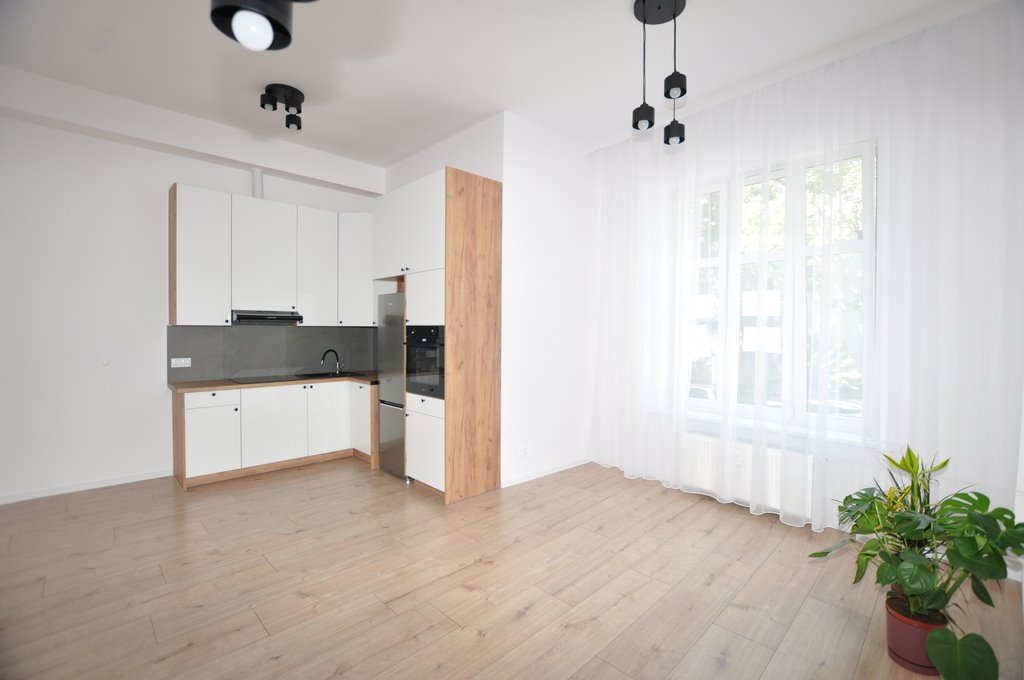 Mieszkanie trzypokojowe na sprzedaż Oleśnica, Adama Mickiewicza  57m2 Foto 1