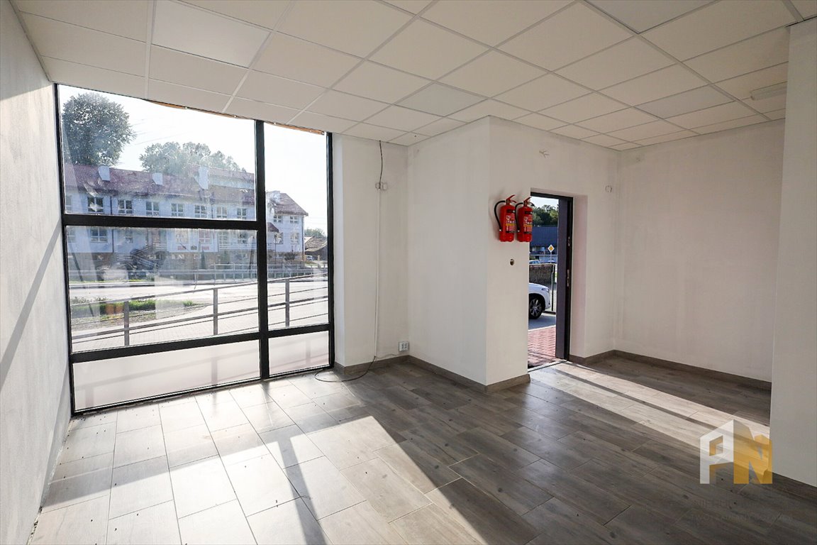 Lokal 65 m² z dużymi witrynami i parkingiem - zapraszam Poręba Radlna, Poręba Radlna  65m2 Foto 1