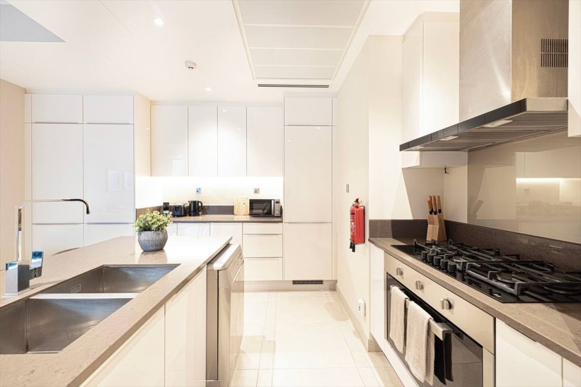 Mieszkanie czteropokojowe  na wynajem Zjednoczone Emiraty Arabskie, Dubaj  130m2 Foto 6