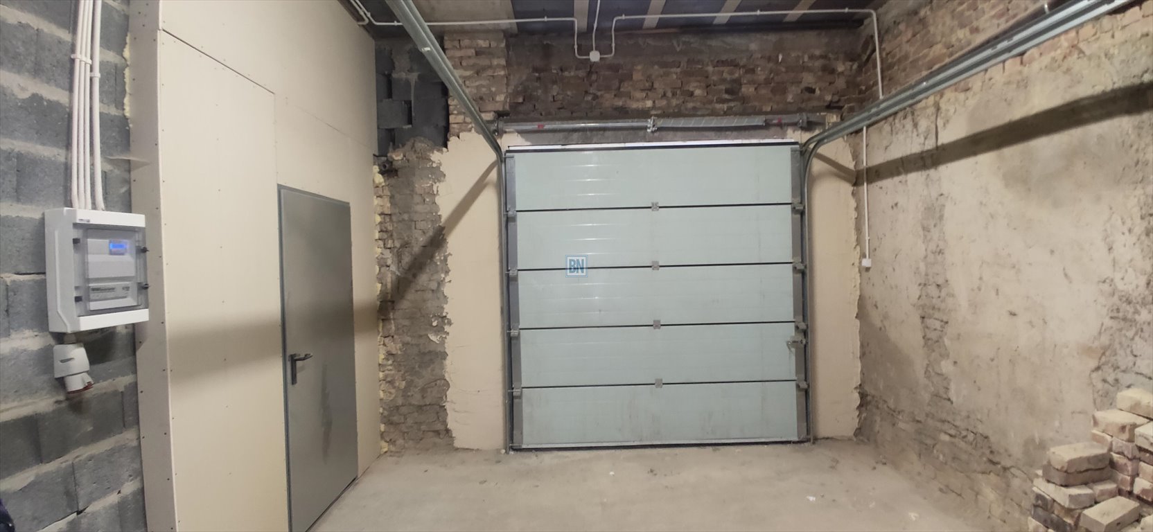 Zapraszam do wynajmu hali 58 m² z bramą i prądem w Mikołowie: Mikołów