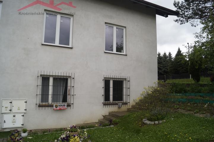 Dom z potencjałem 360 m2 i działką 8 ar w Krośnie. Krosno  360m2 Foto 1