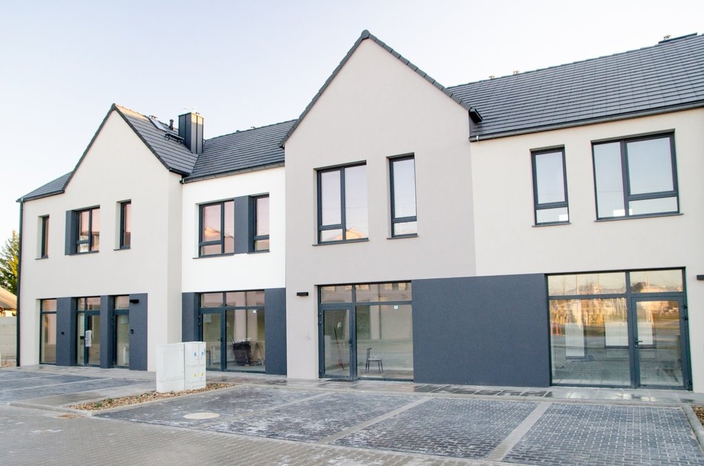 Nowoczesny lokal usługowy 72 m2 z witrynami i elastyczną aranżacją Luboń  72m2 Foto 1