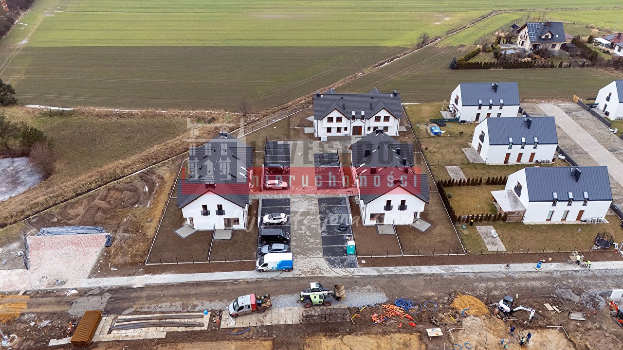 Dwupoziomowe mieszkanie z ogródkiem i parkingiem - Górki Górki  73m2 Foto 1