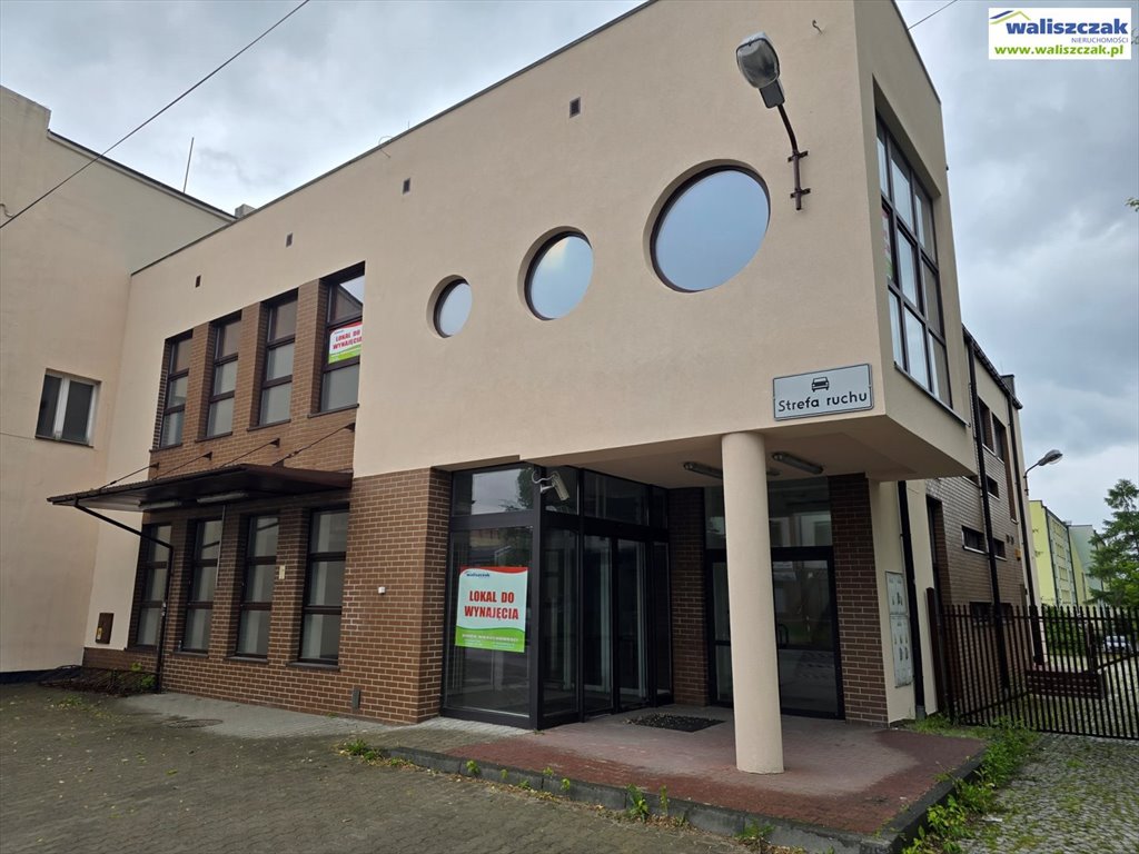 Duży budynek handlowy 650 m2 z parkingiem w centrum. Bełchatów  650m2 Foto 1