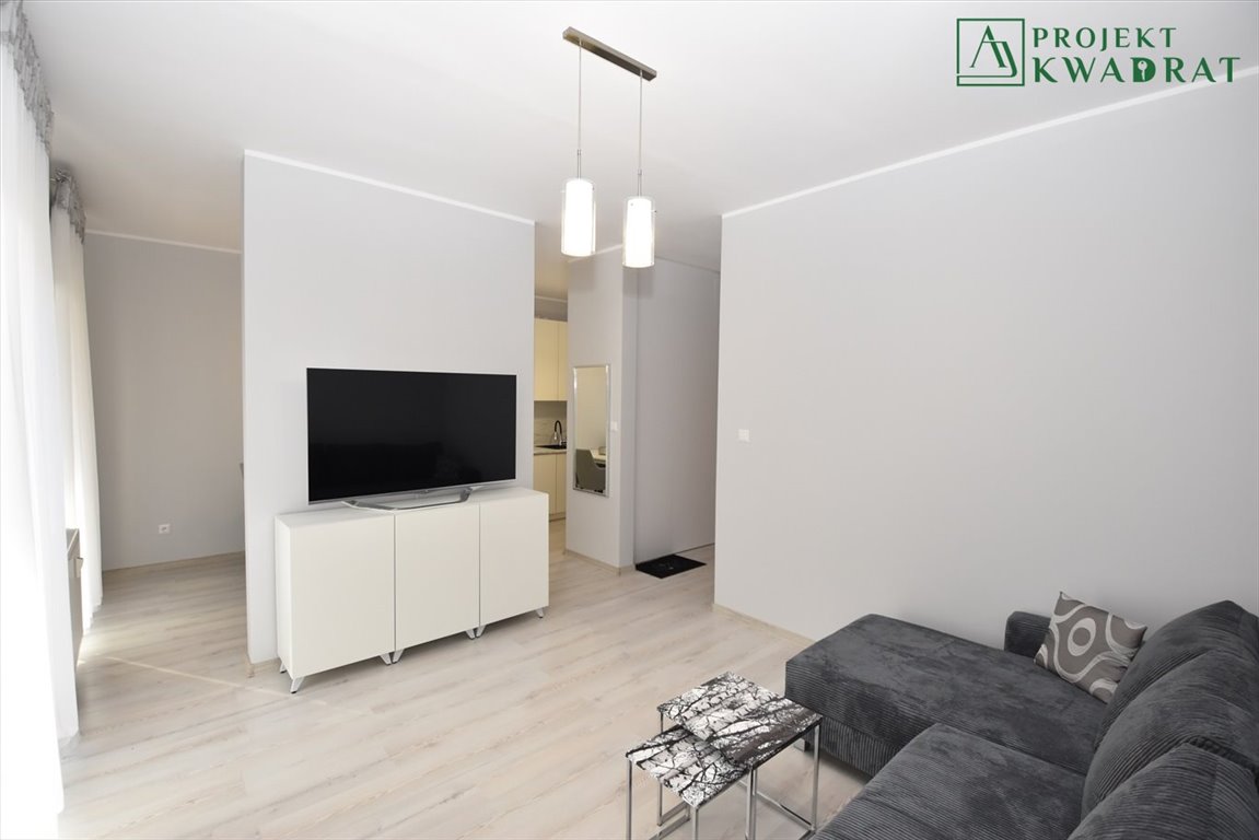 Kawalerka z ogródkiem, nowoczesny wystrój, pełne wyposażenie Gliwice, Obrońców Pokoju, Wiązowa  32m2 Foto 1