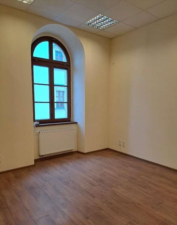 Lokal biurowy 35 m2 w centrum Dzierżoniowa, winda, parking Dzierżoniów  35m2 Foto 1