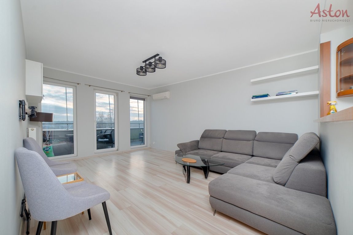 Mieszkanie trzypokojowe na sprzedaż Tychy, Żwaków  68m2 Foto 1