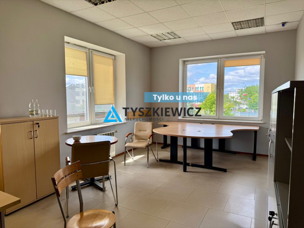 Nowoczesne biuro 23,91 m² z parkingiem w Tucholi Tuchola, Doktora Karasiewicza  24m2 Foto 1
