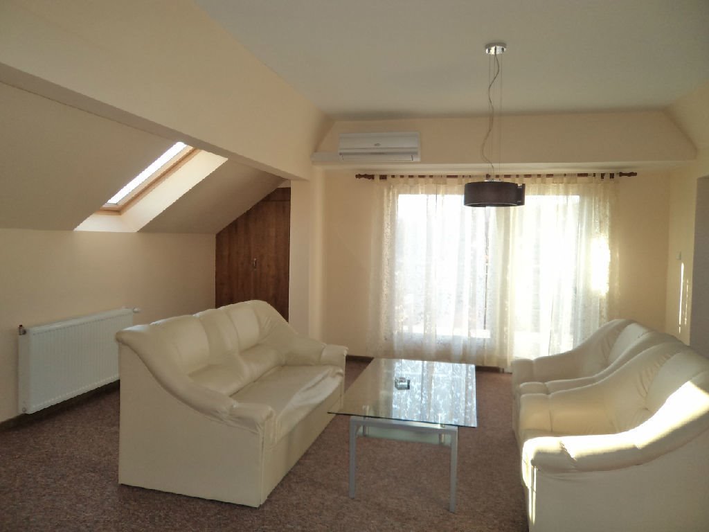 Kompleks hotelowy z lokalami i stacją diagnostyczną, 3000 m² Wałbrzych, Śródmieście  3 000m2 Foto 1