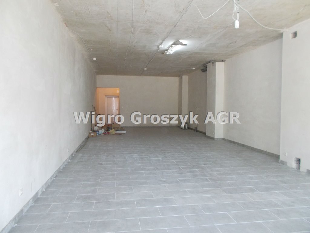Lokal użytkowy na wynajem Dziekanów Polski  90m2 Foto 1