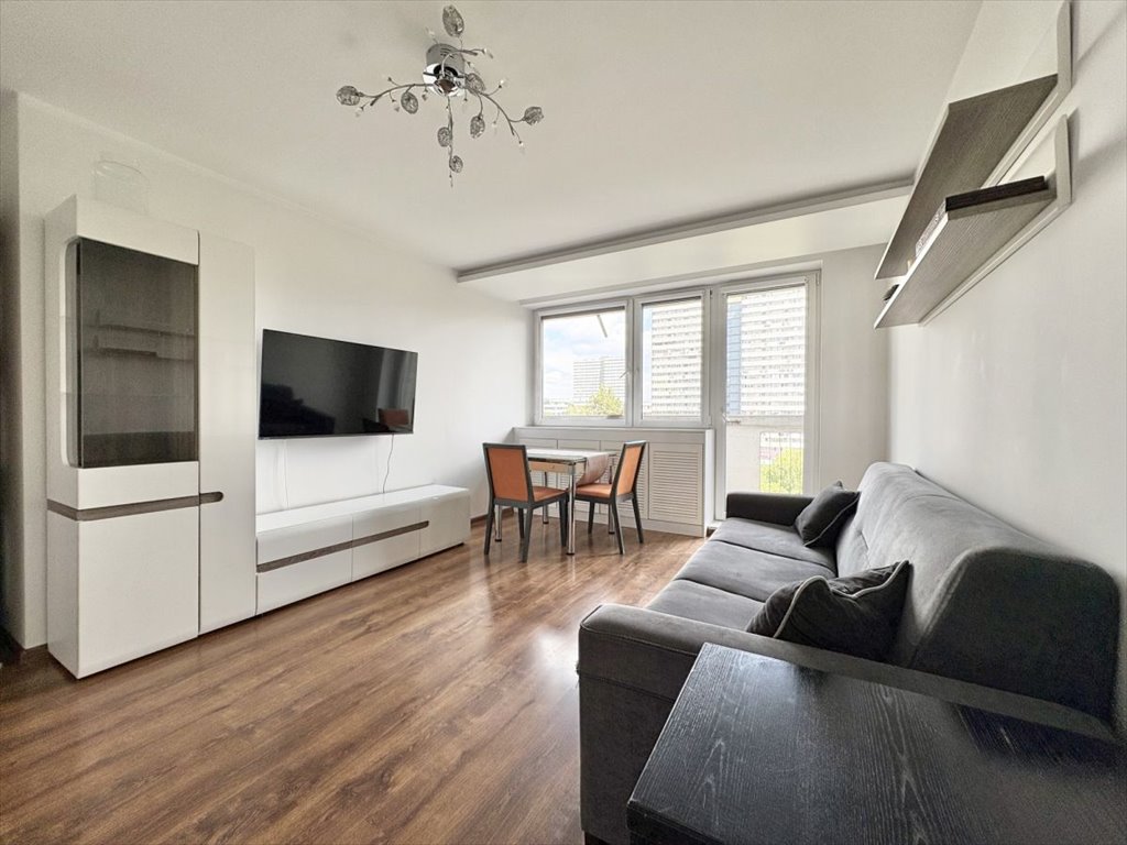 Na wynajem przestronne mieszkanie 46 m² z balkonem w Katowicach Katowice, Osiedle Tysiąclecia, Tysiąclecia  46m2 Foto 1