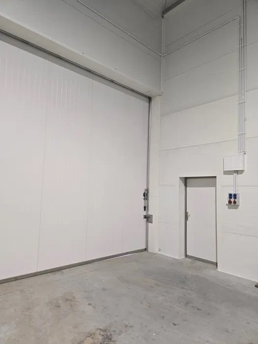 Magazyn z biurem 200 m² w Jankach – wynajem Janki, Janki  200m2 Foto 1