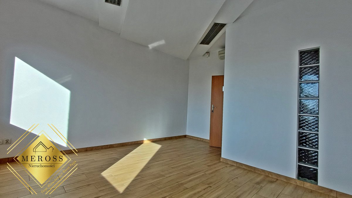 Lokal 26 m² z klimatyzacją i windą w Częstochowie - polecam! Częstochowa  26m2 Foto 1