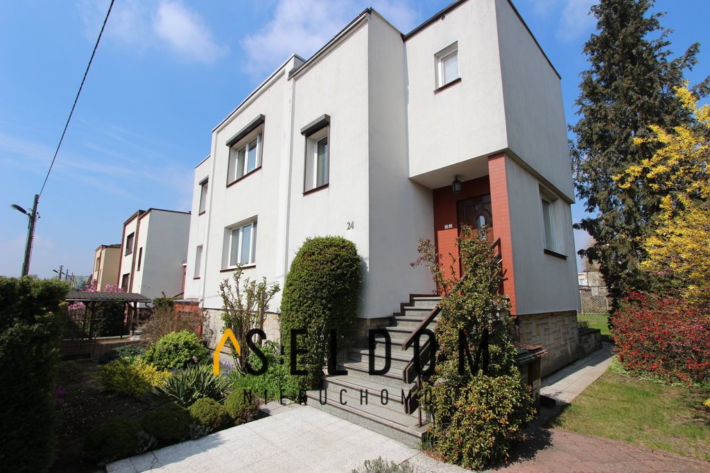 Dom wolnostojący 157 m2 z garażem i ogrzewaniem miejskim Konin  157m2 Foto 1