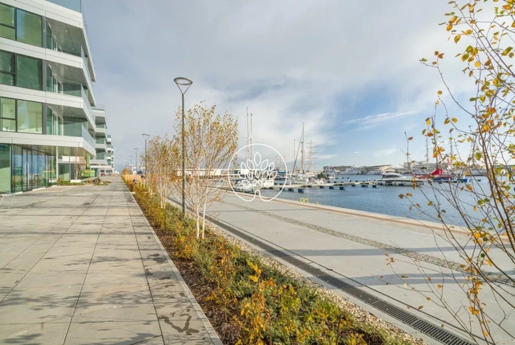 Lokal usługowy 144 m2 z witrynami, prestiżowa inwestycja Gdynia, Arkadiusza Rybickiego  144m2 Foto 1