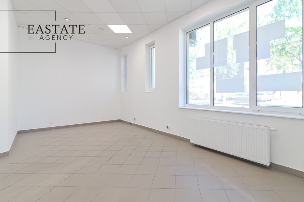 Lokal usługowy 45 m² z funkcjonalnym układem i własnym piecem Rumia, Ceynowy  45m2 Foto 1