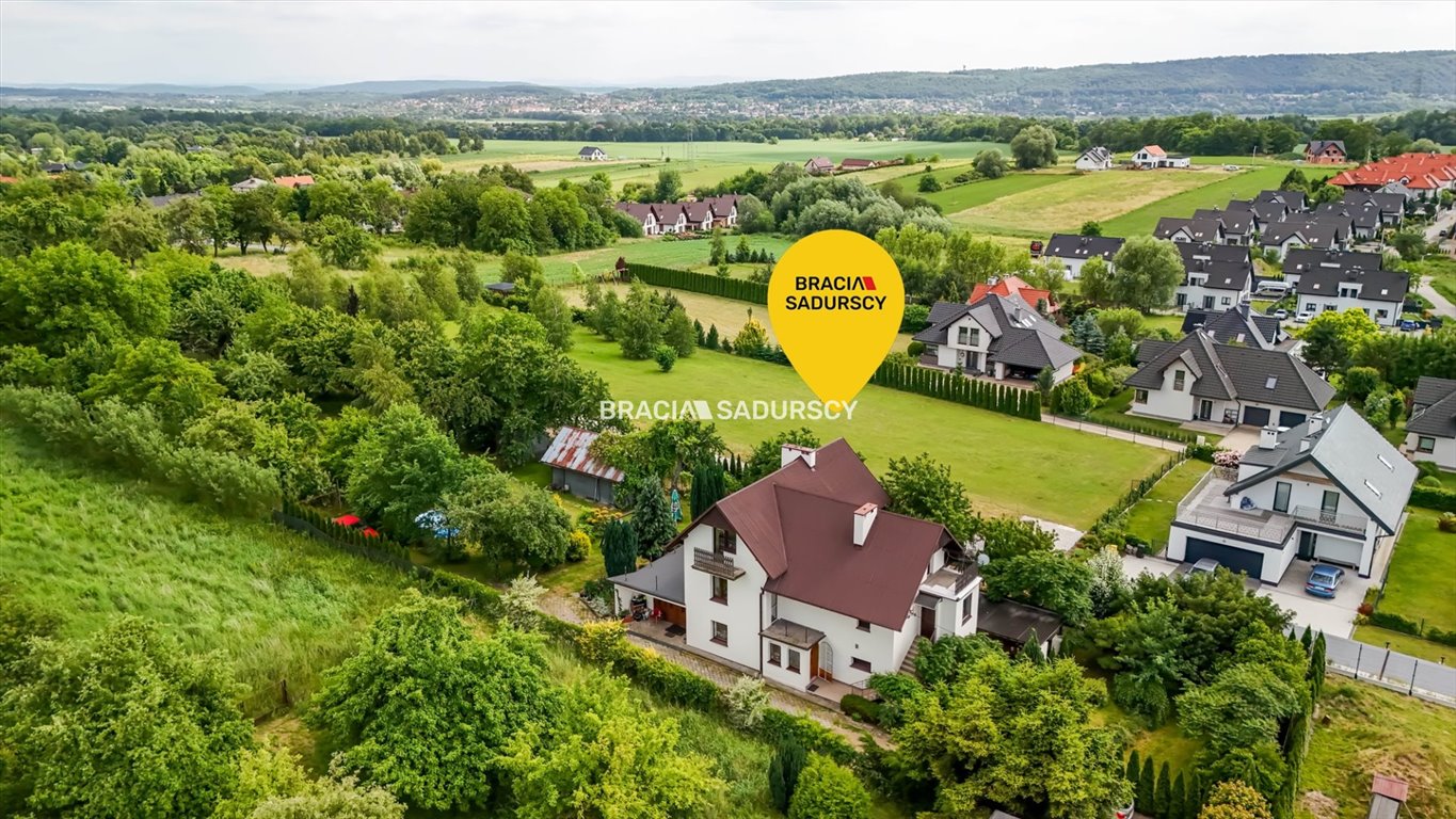 Dom z dużym ogrodem i dwoma wejściami w Karniowicach Karniowice, Słoneczna  262m2 Foto 1