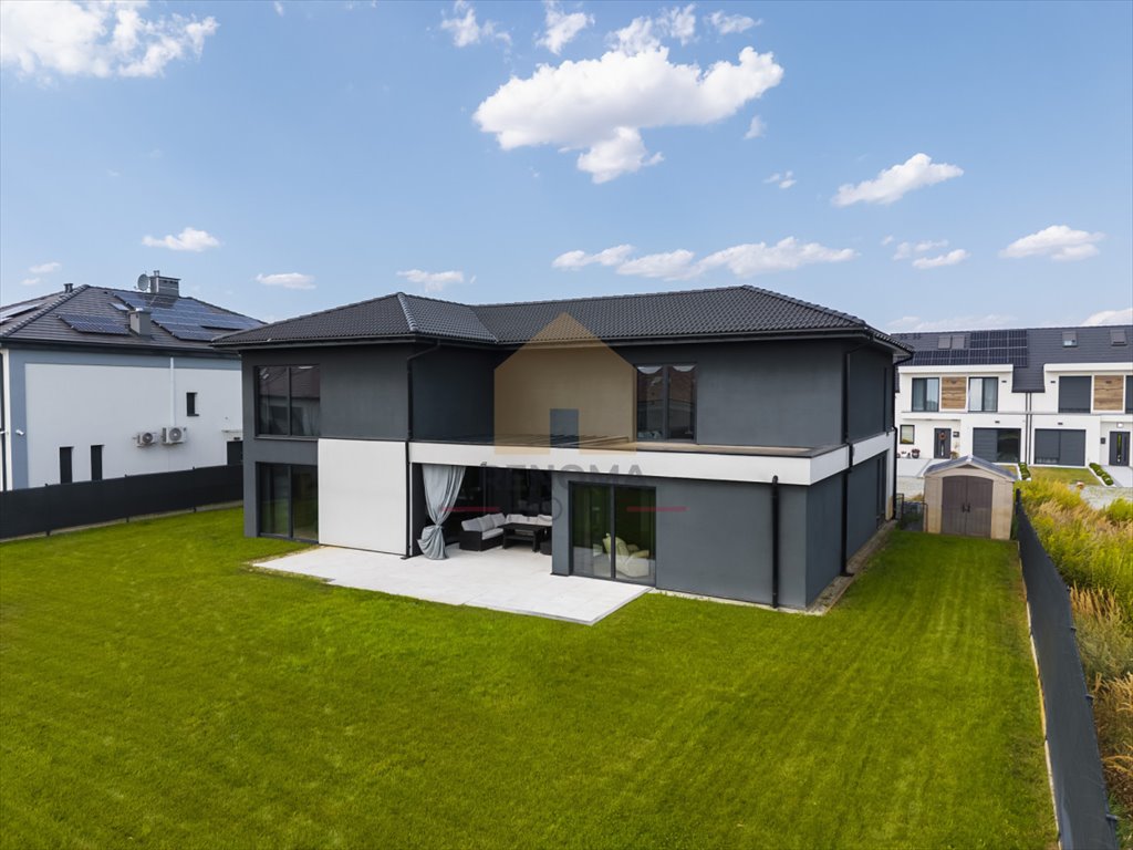 Nowoczesny dom 280 m² z dużym tarasem i garażem zapraszam: Domasław: Cytrynowa