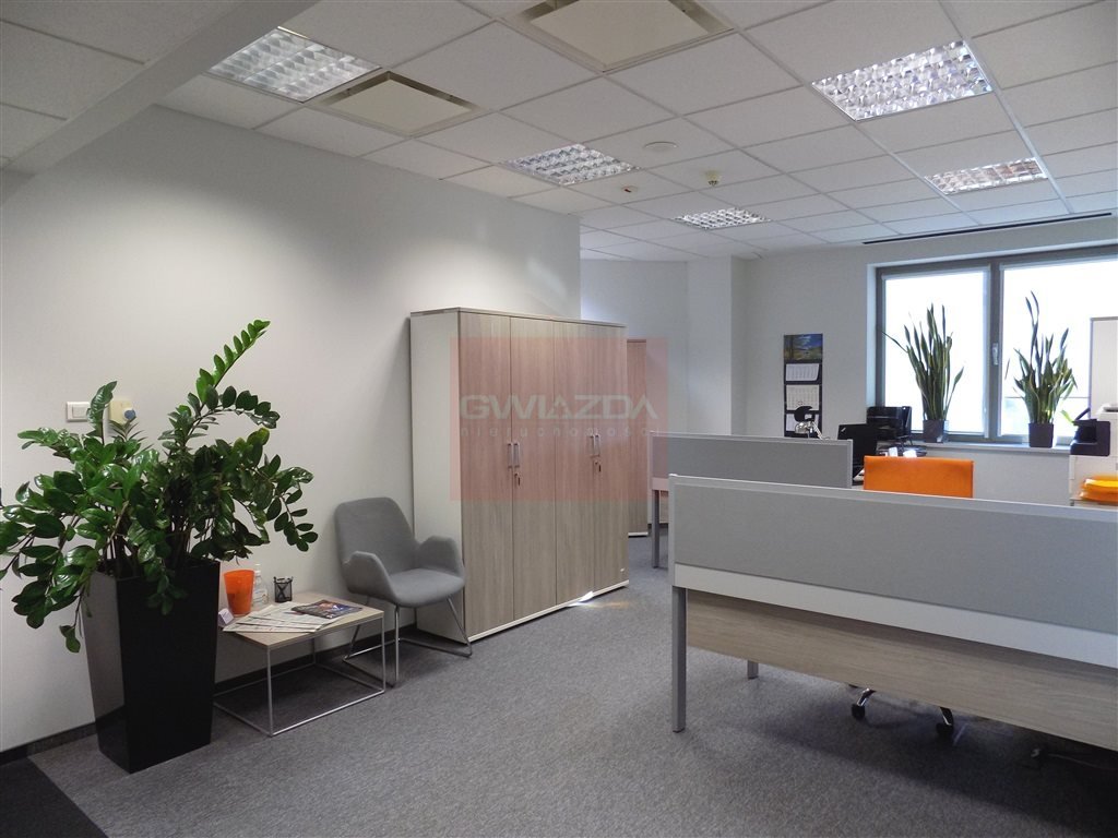 Nowoczesny biurowiec z magazynem - blisko metra i komunikacji Warszawa, Wola  465m2 Foto 1