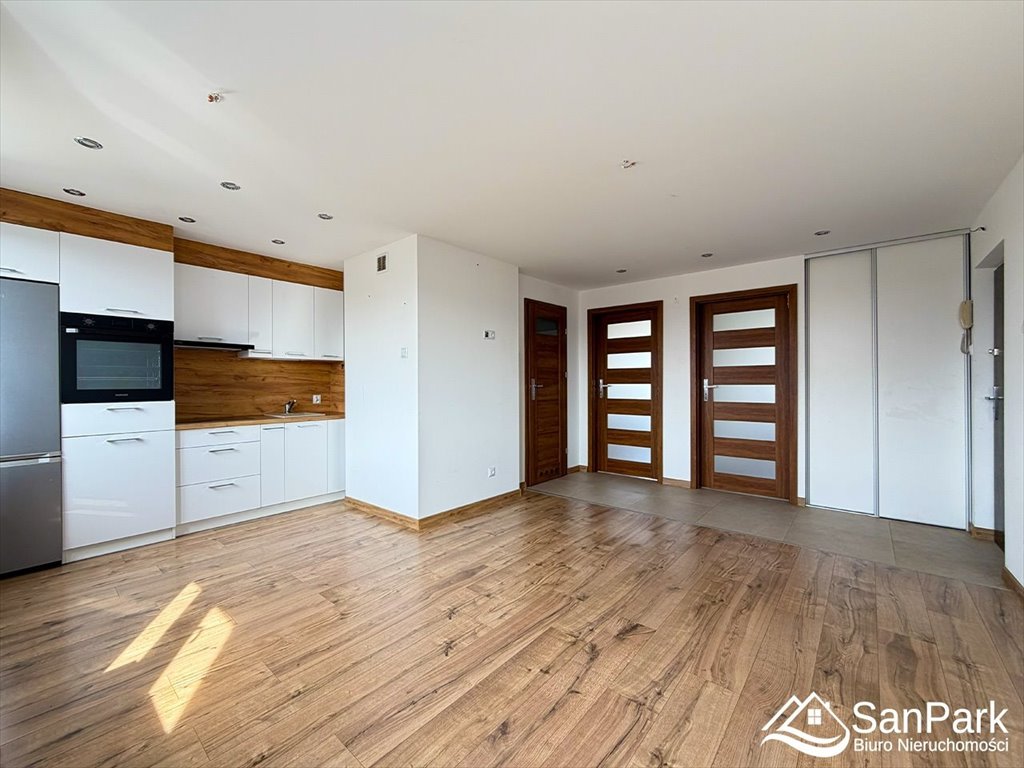 Komfortowe 49 m² po remoncie, balkon, gotowe do wprowadzenia Lesko  49m2 Foto 1