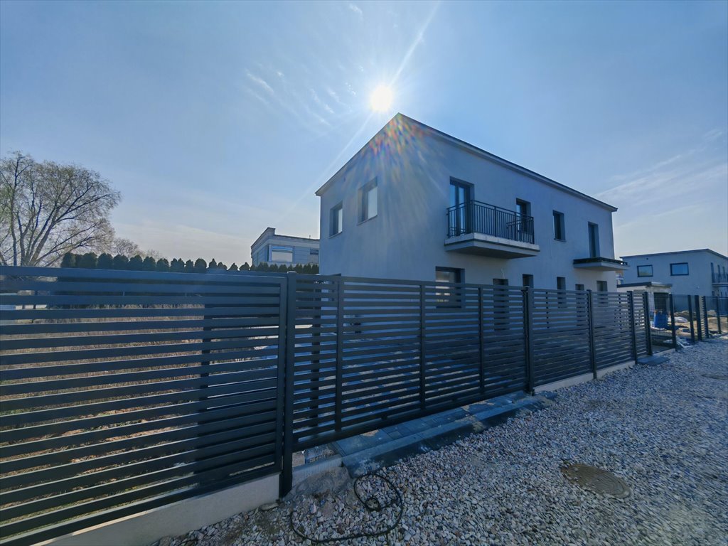 Nowoczesny dom 103 m2 w Łomiankach Dolnych z ogrzewaniem pompa ciepła Łomianki Dolne  103m2 Foto 1