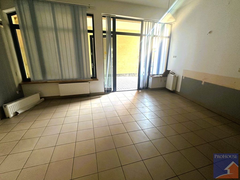 Lokal usługowy 31,2 m² z dużym oknem i łazienką zapraszam Limanowa  31m2 Foto 1