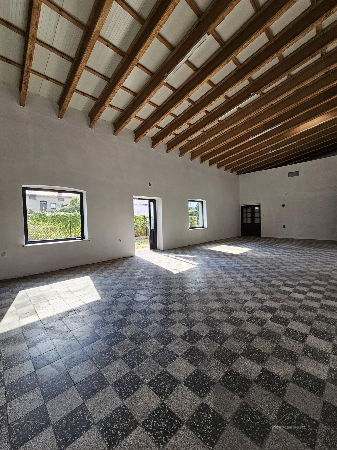 Lokal usługowy 260 m2 z dużym potencjałem w Wyszogrodzie Wyszogród  260m2 Foto 1