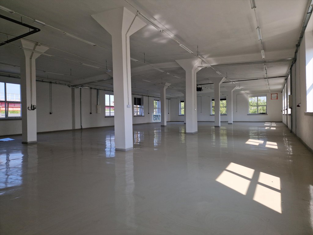 Na wynajem przestronna hala 500 m² z windą i parkingiem: Gliwice