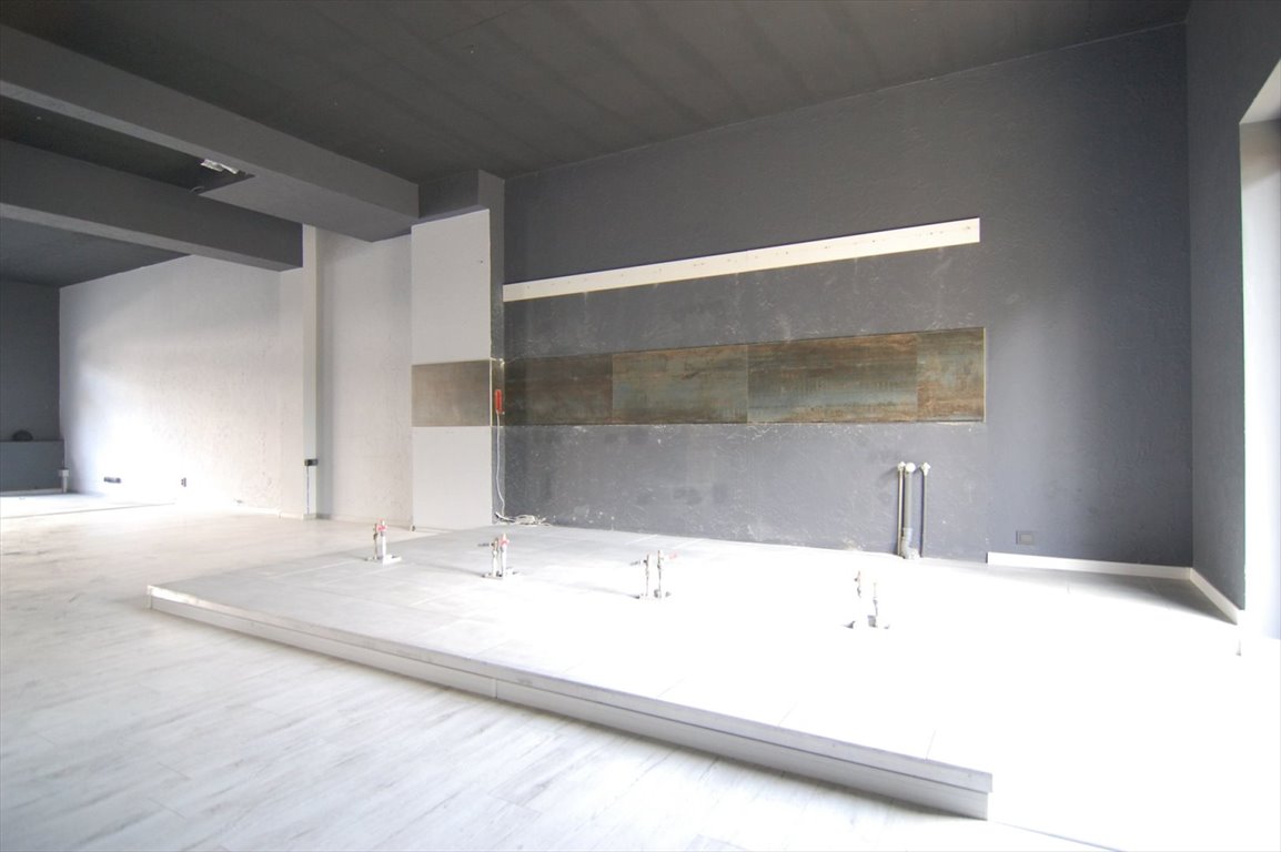 Lokal 143 m2 z dużą salą i parkingiem w centrum Kielc Kielce, Centrum  143m2 Foto 1