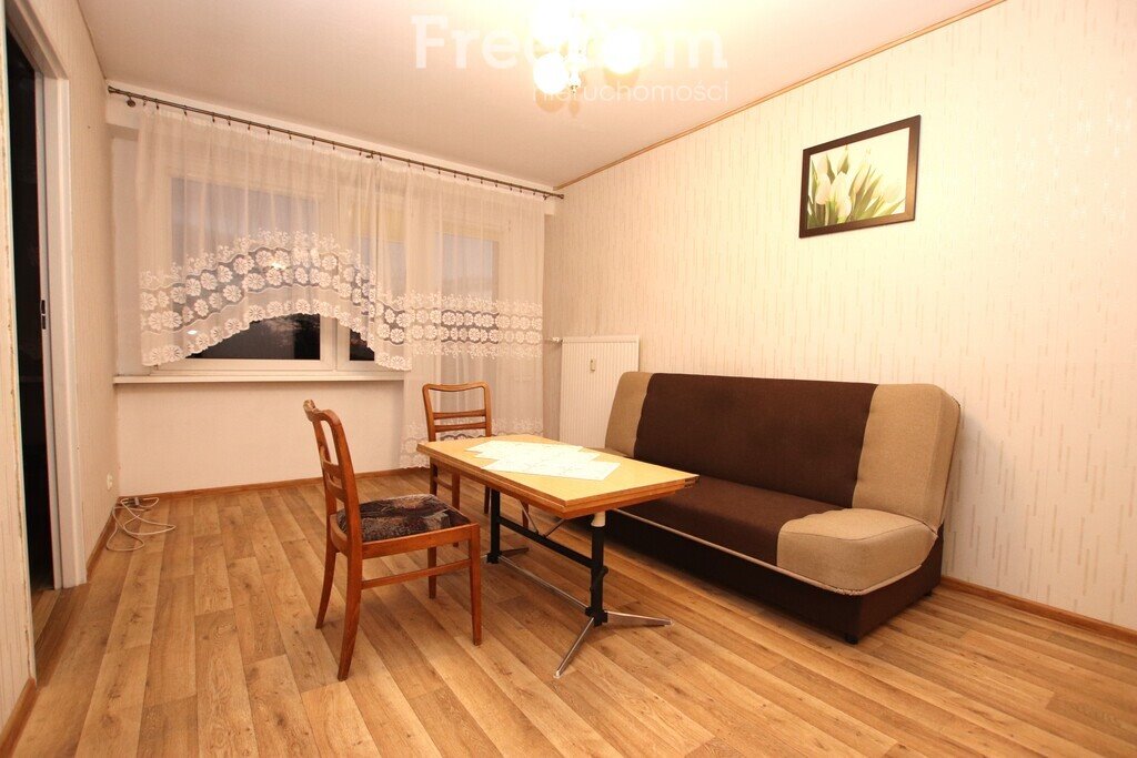 Mieszkanie czteropokojowe  na sprzedaż Turek, Polskiej Organizacji Wojskowej  58m2 Foto 1