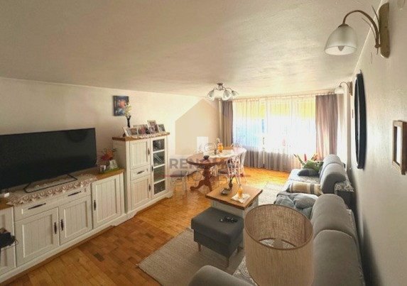 Zapraszam do obejrzenia przestronnego domu 225 m² z garażami i ogrodem Świdnica, Śląska  225m2 Foto 1