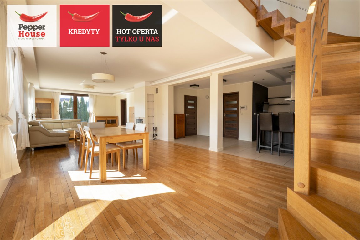 Przestronny dom 244 m² z ogrodem i niskimi kosztami Otomin, Bursztynowa  244m2 Foto 1