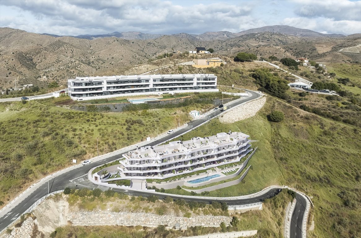 Apartament 2 pokoje blisko plaży z basenem i ogrodami Hiszpania, Benagalbón, Benagalbón, Rincón de la Victoria, Málaga  112m2 Foto 1