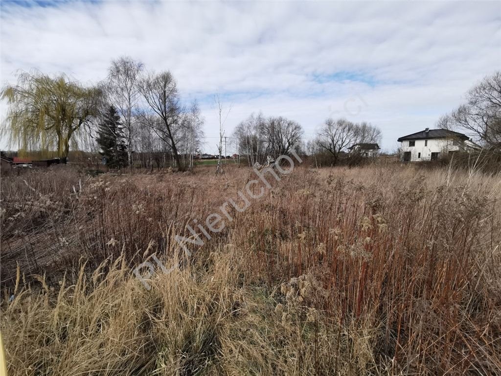 Działka budowlana 1007 m² z mediami i warunkami zabudowy Laszczki  1 007m2 Foto 1