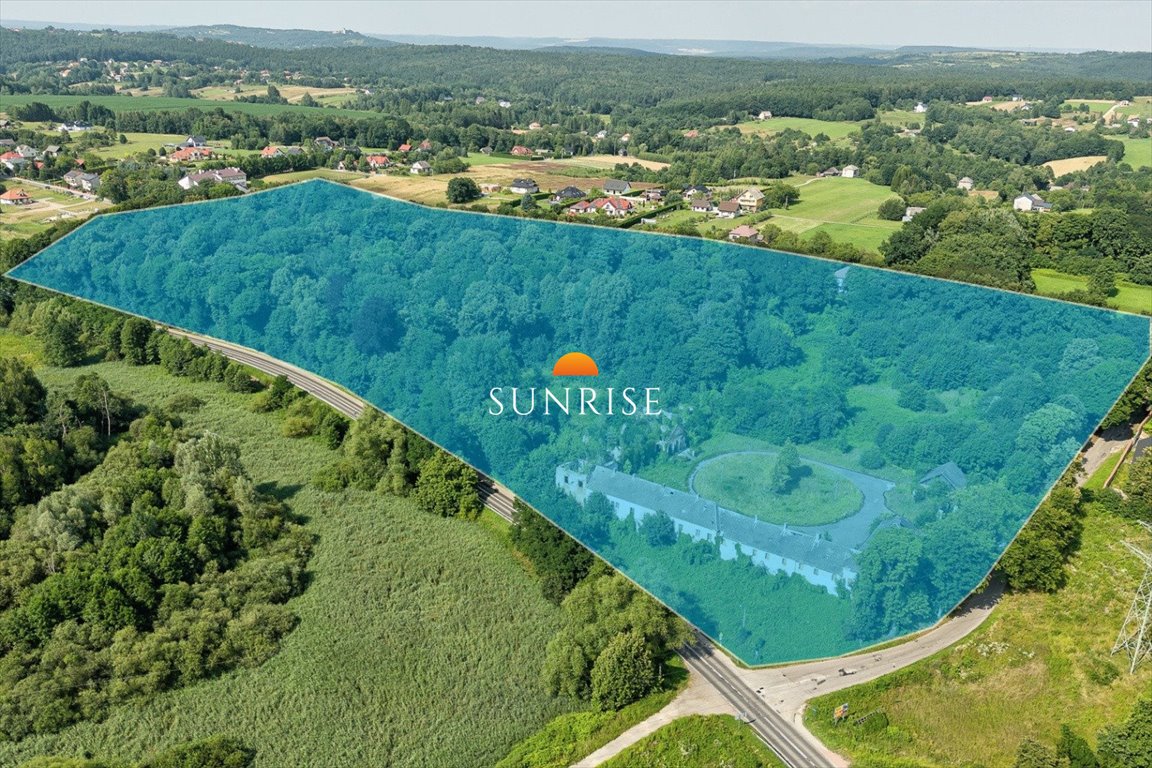 Zapraszam do zakupu zespołu pałacowo-folwarcznego z parkiem 57 400 m² Poręba Żegoty, Szembeków 1  57 400m2 Foto 1