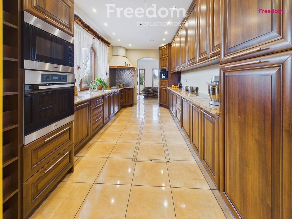 Przestronny dom 240 m² z kominkiem i wysokiej klasy kuchnią Nowiny  245m2 Foto 1