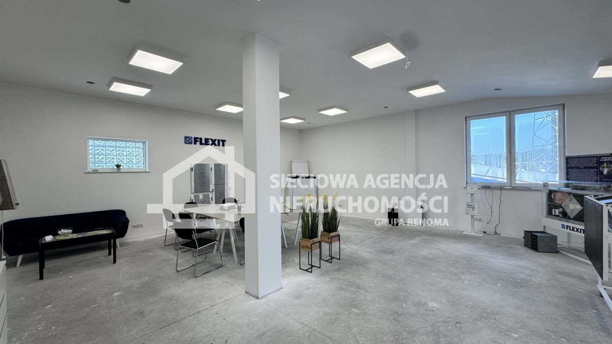 Przestronny lokal 100 m2 z możliwością aranżacji i parkingiem Reda  100m2 Foto 1