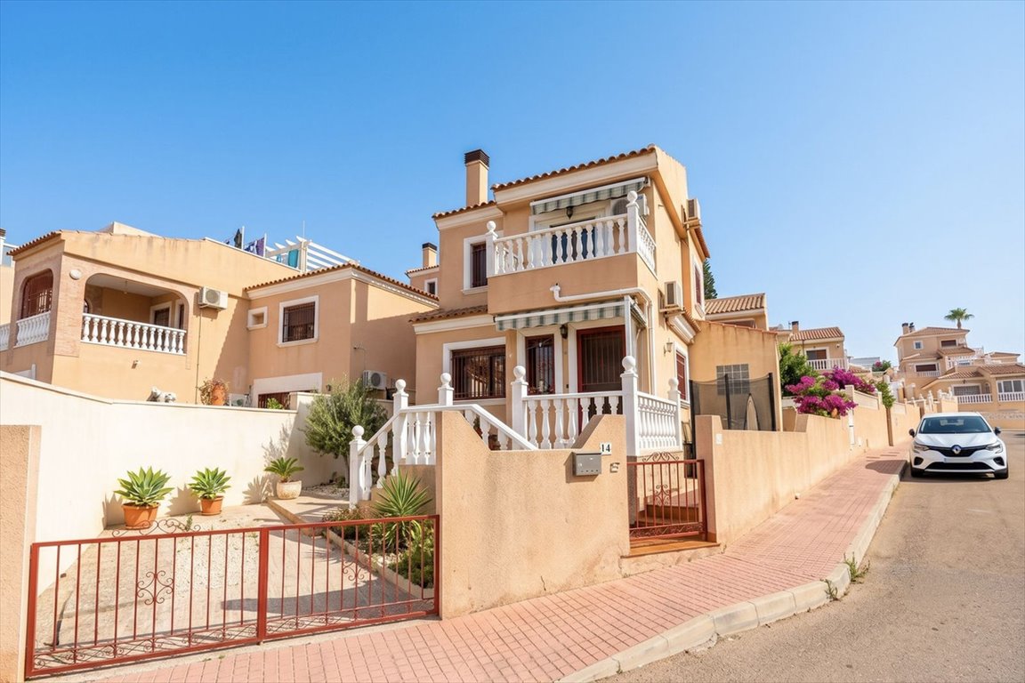 Sprzedam urokliwą willę 85 m² z tarasem i basenem w Villamartin Hiszpania, Villamartin, Costa Blanca  85m2 Foto 1