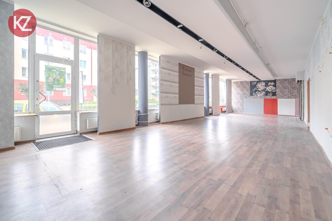 Przestronny lokal na wynajem w centrum Piły z dużymi witrynami Piła, Śródmieście, Spacerowa  127m2 Foto 1