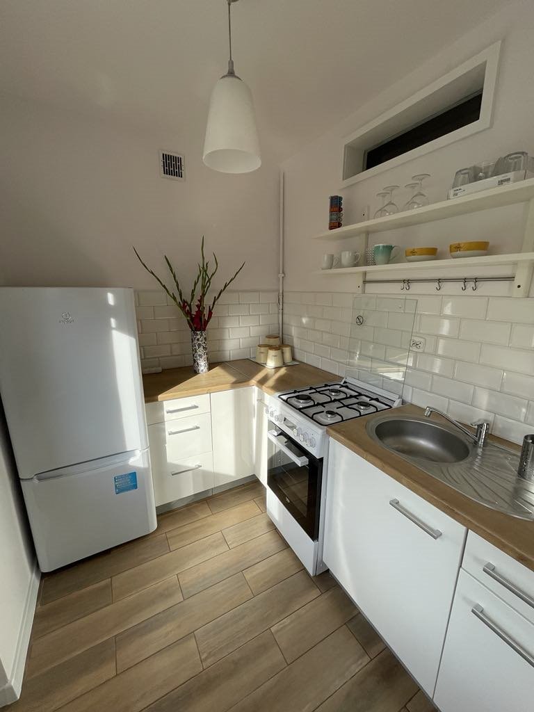 Atrakcyjne 31 m² mieszkanie z pełnym umeblowaniem i piwnicą Katowice, Panewniki, Emerytalna  31m2 Foto 1