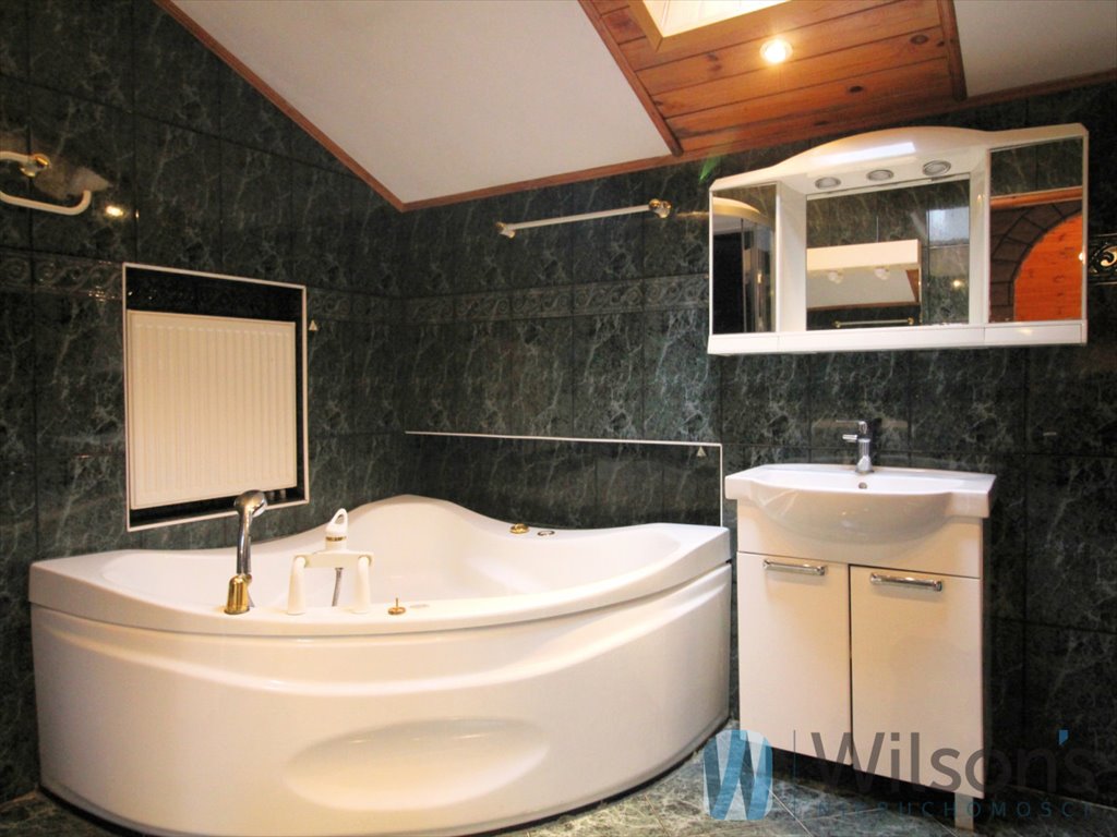 Sprzedam przestronny bliźniak 460 m² z 3 mieszkaniami w Michałowicach: Michałowice