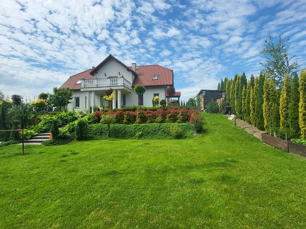 Zapraszam do obejrzenia domu 190 m² z energooszczędnymi rozwiązaniami Chmielnik  190m2 Foto 1