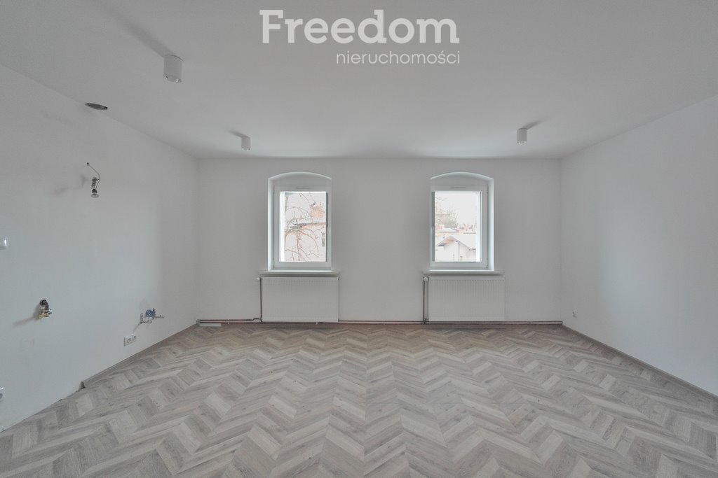Zapraszam do odnowionego mieszkania 43 m² z dużą piwnicą i parkingiem Jelenia Góra, Romualda Traugutta  43m2 Foto 1