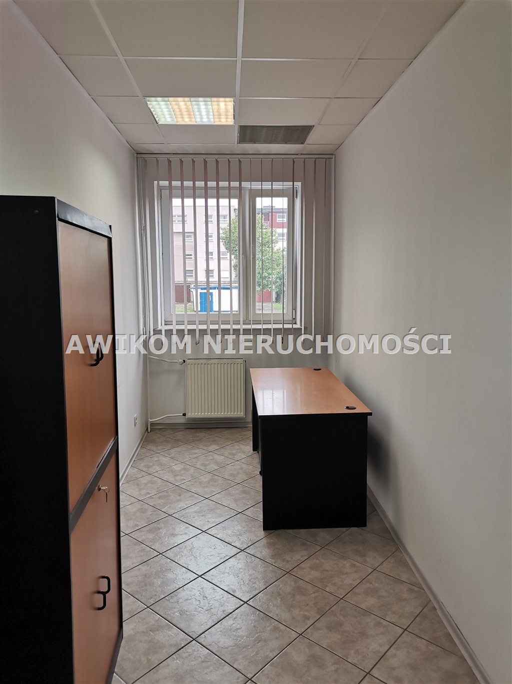 Na wynajem biuro 13 m² z parkingiem i mediami w Skierniewicach Skierniewice  12m2 Foto 1