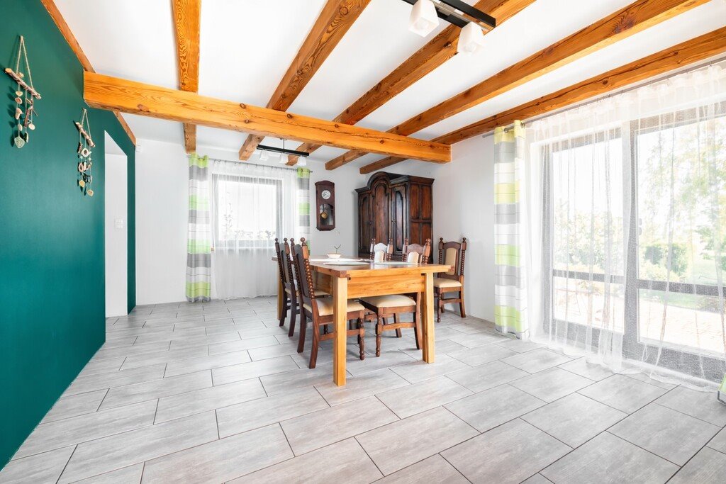 Urokliwy dom 180 m2 z ogrzewaniem podłogowym i fotowoltaiką Baszki  181m2 Foto 1