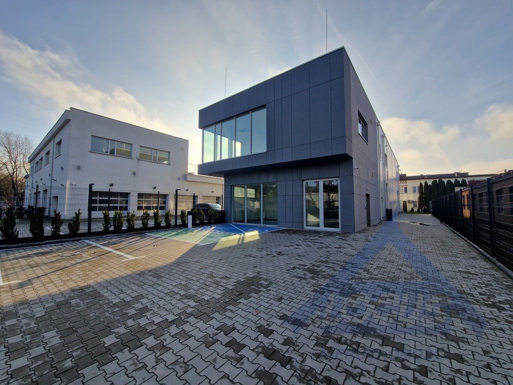 Nowoczesny magazyn i biuro 773 m² z placem w Bielanach Warszawa, Bielany  773m2 Foto 1
